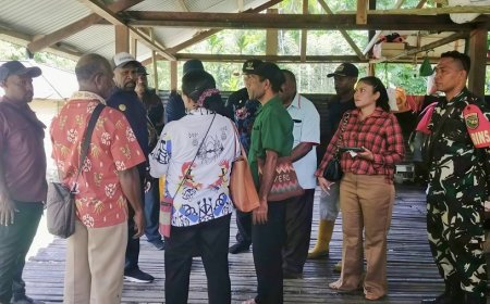 Banjir di Kemtuk Gresi, Babinsa Dampingi Bupati Jayapura Tinjau Warga Terdampak