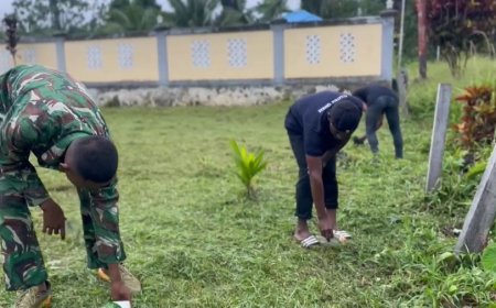 Sinergi Prajurit dan Rakyat: Yonif TP 809/NTM Gelar Karya Bakti Bersama Masyarakat di Gereja Wapoania