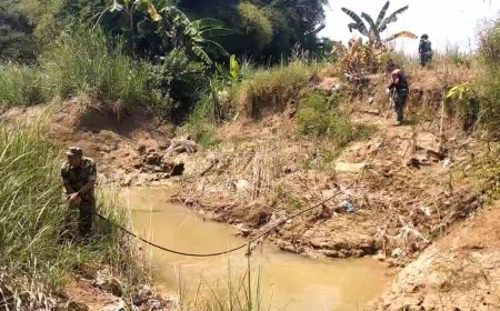 Pemasangan Seling Bawah Jembatan Gantung Garuda Kali Wuri Terus Berlanjut