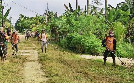 Wujudkan Lingkungan Bersih dan Sehat, Babinsa dan Warga Gelar Kerja Bakti