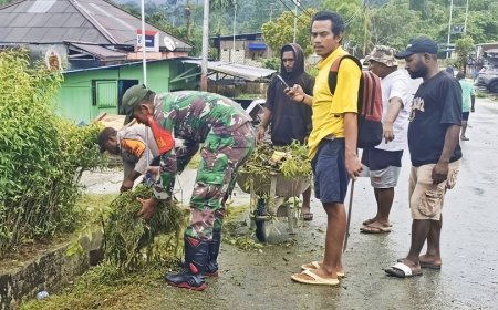 Babinsa dan Bhabinkamtibmas Kompak, Warga Demta Antusias Ikut Gotong Royong