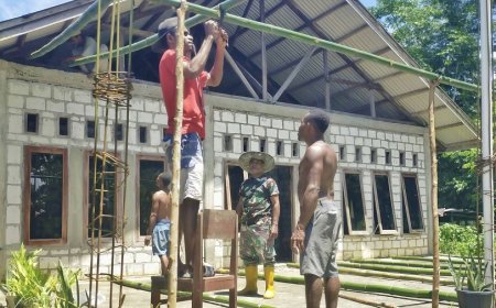 Salah Satu Warganya Tengah Berduka, Babinsa Hadir Berikan Dukungan Moril