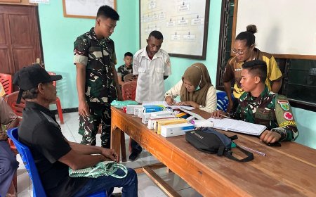 Bikin Haru! Prajurit Yonif TP 860/NSK Gelar Baksos Kesehatan di Waropen