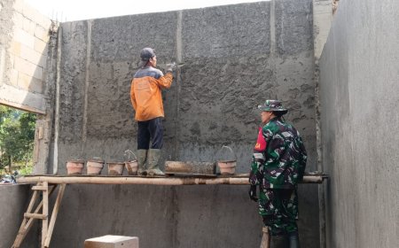 Babinsa Koramil 18 Pagentan Awasi Pembangunan KDKMP di Desa Kasmaran