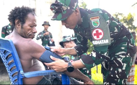 Tingkatkan Kesejahteraan Masyarakat, Yonif TP 809 Gelar Cek Kesehatan Di Desa Wapoania