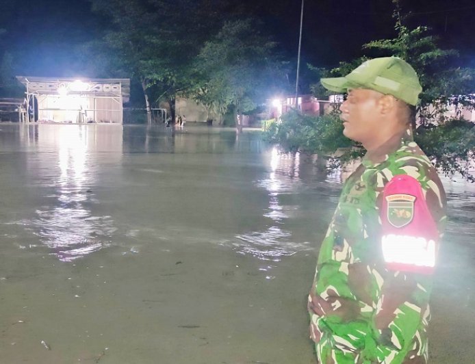 Siaga Banjir: Koramil Arso Pastikan Keselamatan Warga di Tengah Luapan Kali Tami