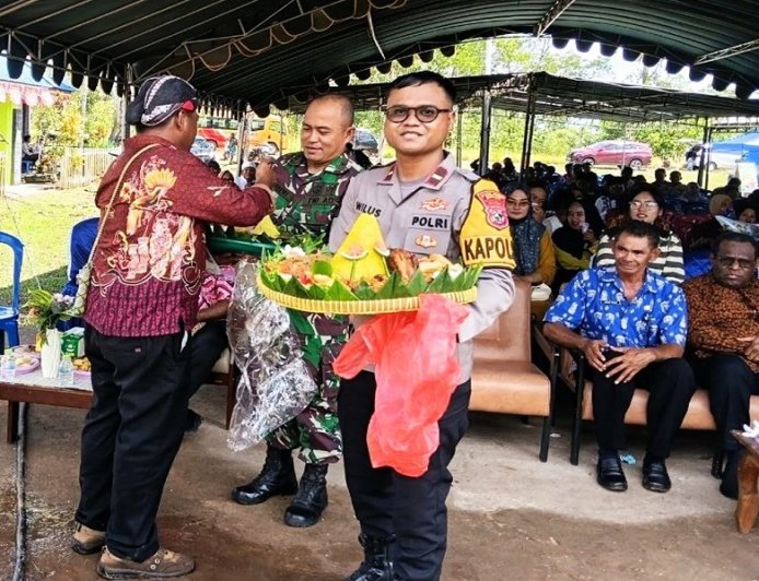 Sinergi TNI dan Masyarakat, HUT ke-23 Distrik Tanah Miring Berlangsung Hangat dan Penuh Kebersamaan