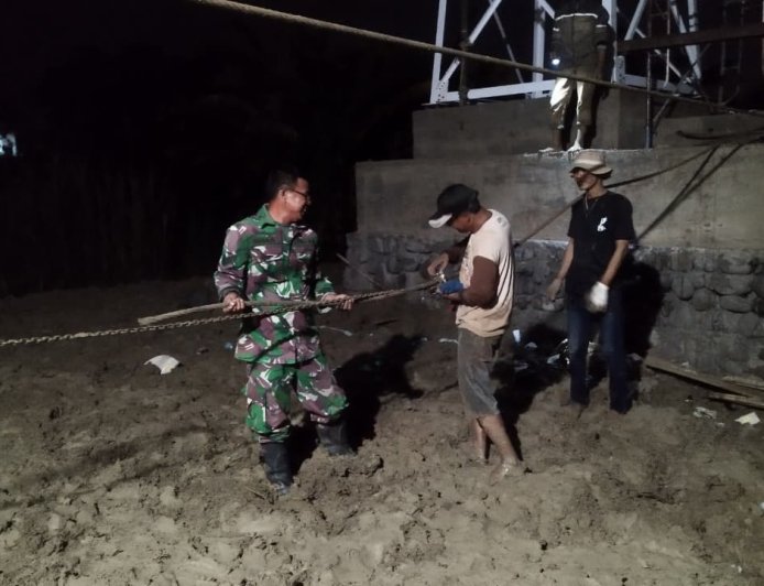 Progres Pembangunan Jembatan Gantung Garuda Kaliwuri, Pemasangan Seling Dikebut pada Lembur Malam Hari