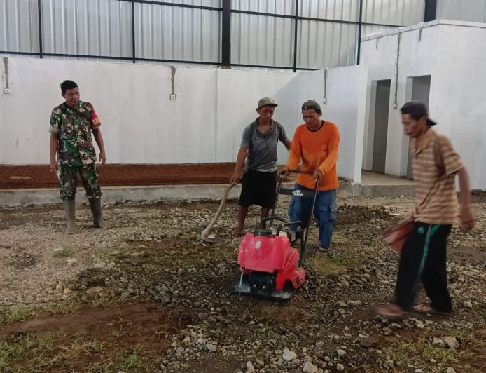 Babinsa Dampingi Pembangunan KDKMP di Desa Karangsalam