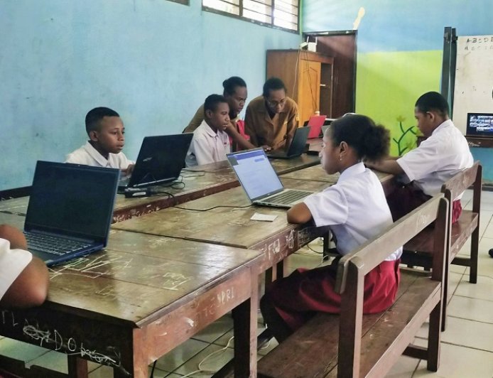 Sukseskan Ujian TKA Gelombang Pertama, Babinsa Berikan Motivasi dan Rasa Aman