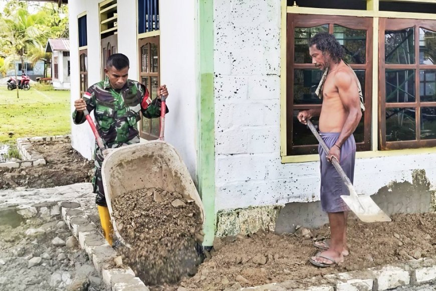 TNI-Rakyat Solid Gotong Royong Timbun Teras Gereja