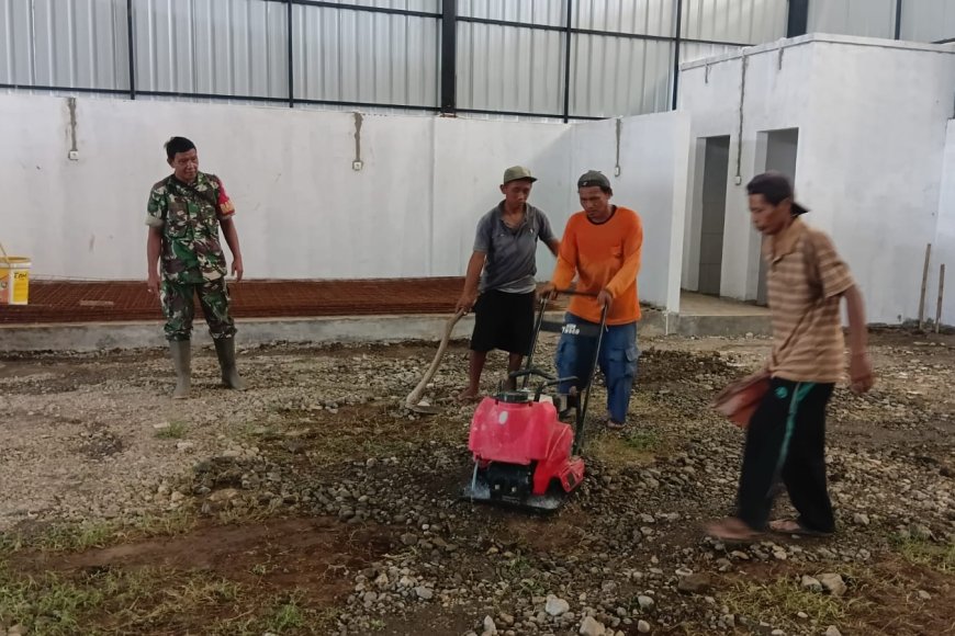 Babinsa Dampingi Pembangunan KDKMP di Desa Karangsalam