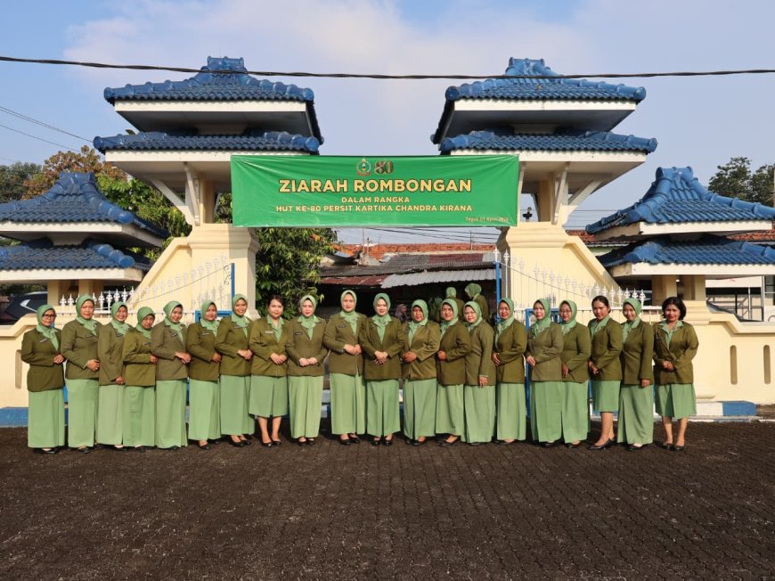 Peringati HUT ke-80, Persit KCK Cabang XXII Kodim 0712/Tegal Gelar Ziarah Rombongan