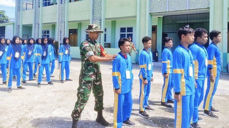 LDKS OSIS MAN Keerom, Babinsa Beri Pembekalan Karakter dan Cinta Tanah Air