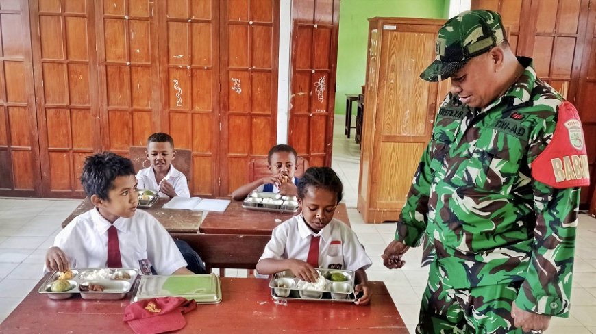 Babinsa Kawal Distribusi MBG, Ribuan Siswa Dapat Gizi Optimal
