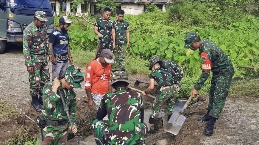 TNI Bergerak Cepat Perbaiki, Jembatan Trans Kaureh Kembali Layak Dilalui
