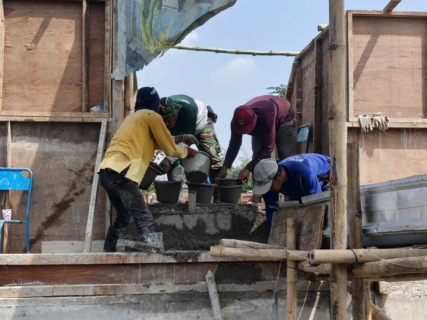Gotong Royong TNI dan Warga, Pengecoran Jembatan Gantung Garuda Terus Dikebut