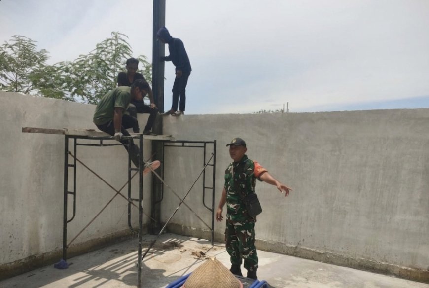 Babinsa Koramil 06/Kramat Dampingi Pembangunan KDKMP Desa Plumbungan