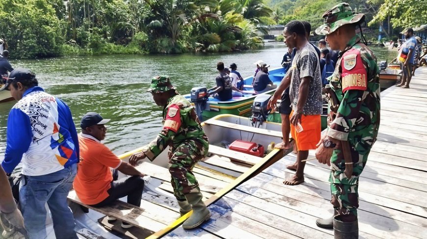 Antisipasi Luapan Danau Sentani, Koramil Sentani Bersama Warga Normalisasi Kali Jaifuri