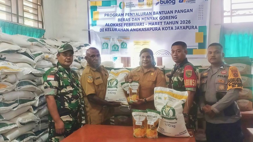 Pastikan Tepat Sasaran, Babinsa Kawal Penyaluran Bantuan Pangan