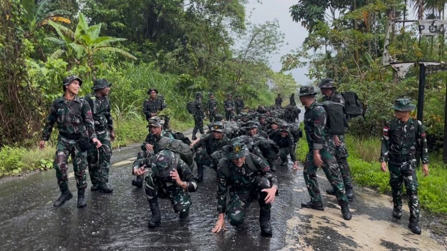 Derap Langkah Nanggala: Yonif TP 809/NTM Tempa Kebanggaan Prajurit Melalui Tradisi Masuk Satuan