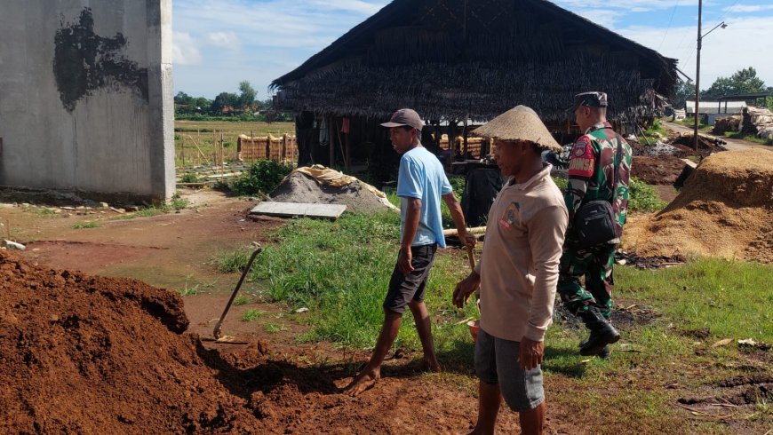 Di Antara Debu dan Semen Babinsa Dampingi Progres KDKMP Desa Panggisari