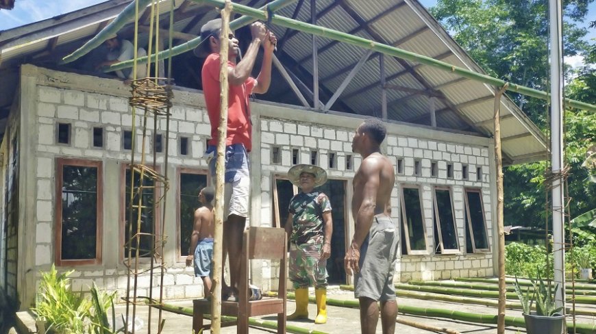 Salah Satu Warganya Tengah Berduka, Babinsa Hadir Berikan Dukungan Moril