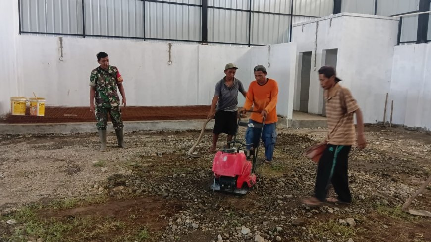 Babinsa Dampingi Pembangunan KDKMP di Desa Karangsalam
