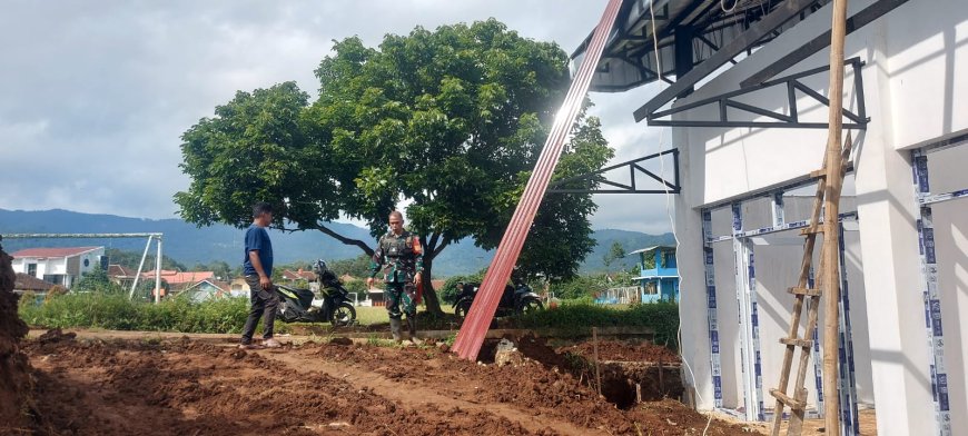 Babinsa Koramil 01 Banjarnegara Awasi Pembangunan KDKMP di Kelurahan Sokanandi