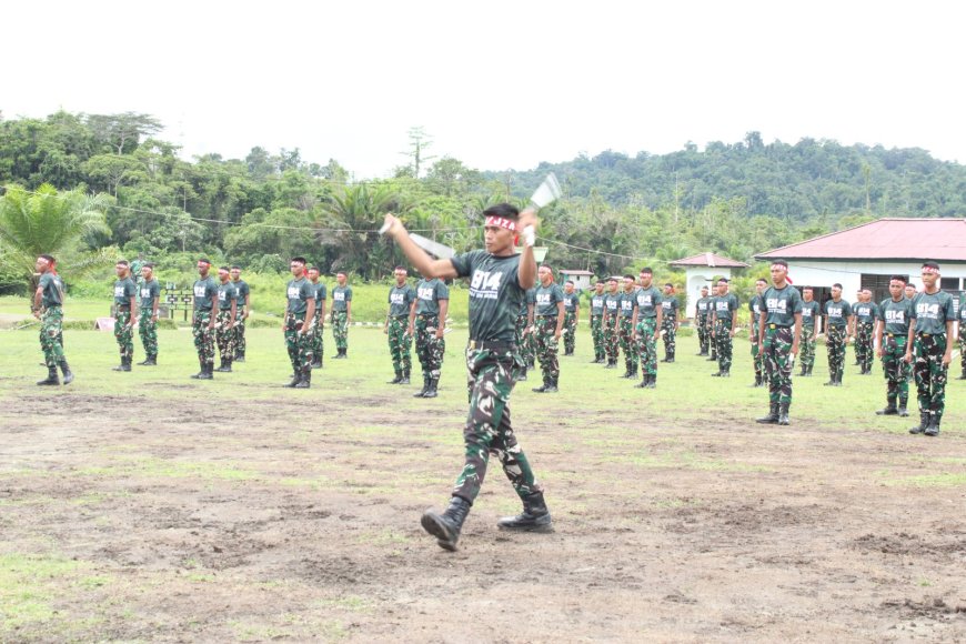 Asah Kemampuan Tempur Jarak Dekat, Yonif TP 814/JZA Gelar Latihan Double Stik Intensif di Siang Hari
