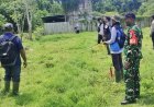 Babinsa Arso Kawal Survei Lahan Proyek SUTT 150 KV PLN untuk Perkuat Infrastruktur Kelistrikan di Keerom