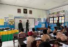 Kegiatan Sosialisasi Mengajar Bahasa Inggris Oleh Prajurit Yonif TP 860/NSK di SD Negeri Inpres 1 Waren