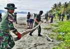 Jaga Ikon Wisata Papua, TNI dan Masyarakat Bersihkan Pantai Holtekamp Peringati HUT Kodam Cenderawasih