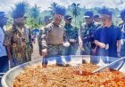 “Merajut Kebhinnekaan dan Persatuan” Kuali Merah Putih Bobon Santoso Satukan Warga Perbatasan