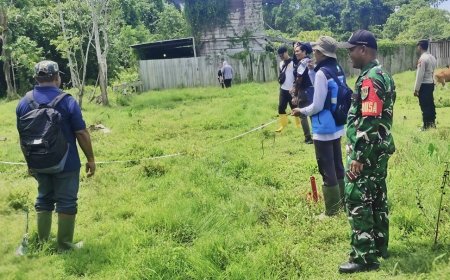 Babinsa Arso Kawal Survei Lahan Proyek SUTT 150 KV PLN untuk Perkuat Infrastruktur Kelistrikan di Keerom