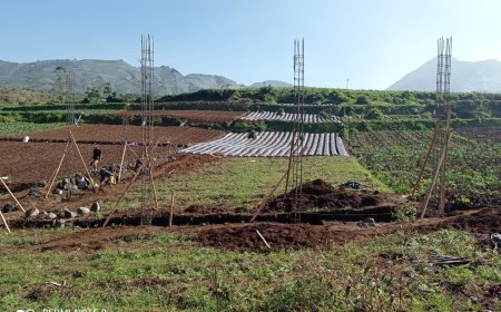 Babinsa Batur Dampingi Pengerjaan Pondasi KDKMP di Desa Pekasiran