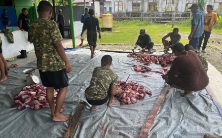 Kebersamaan Prajurit Yonif 860/NSK dan Warga, Sukseskan Shalat Idul Adha di Masjid Al-Falah Waropen
