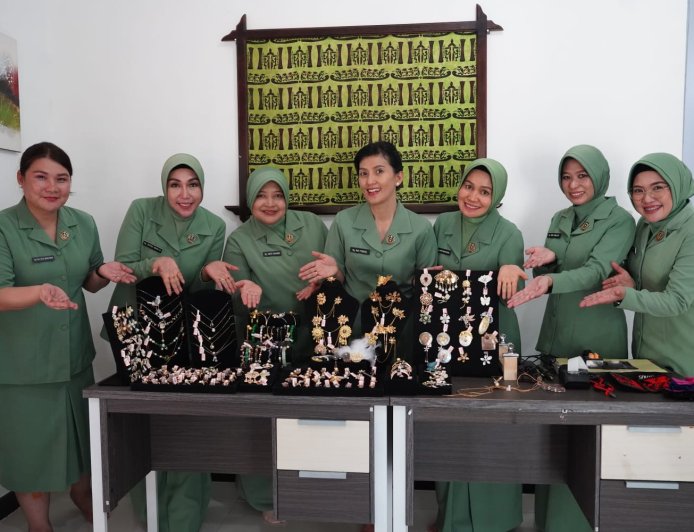 Serba-Serbi Batu Papua, Oleh-oleh Amor Menuju “Persit Bisa” Jakarta