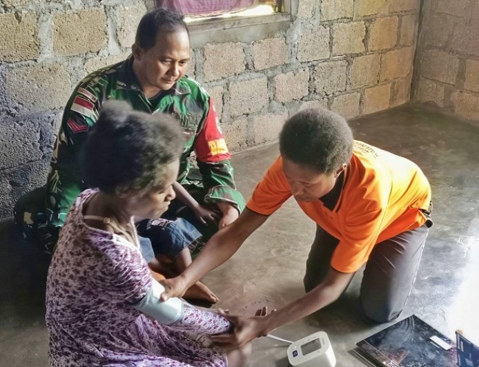 Posyandu Door to Door, Babinsa Dampingi Kader Layani Ibu Hamil hingga Lansia