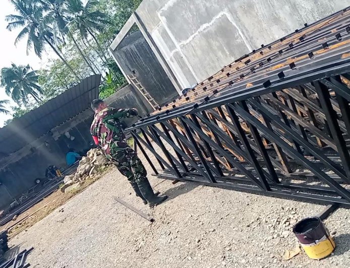 Babinsa Madukara Dampingi Pembangunan KDKMP di Desa Dawuhan