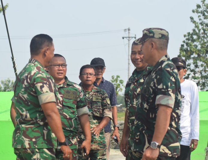 Tim Verifikasi Itjenad Tinjau Progres Pembangunan Jembatan Gantung Garuda di Suradadi, Tegal