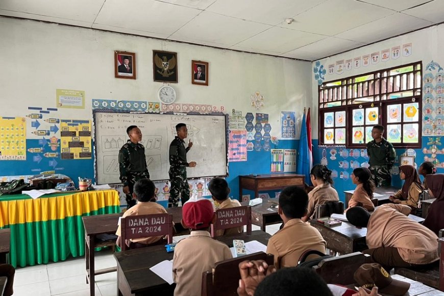 Kegiatan Sosialisasi Mengajar Bahasa Inggris Oleh Prajurit Yonif TP 860/NSK di SD Negeri Inpres 1 Waren