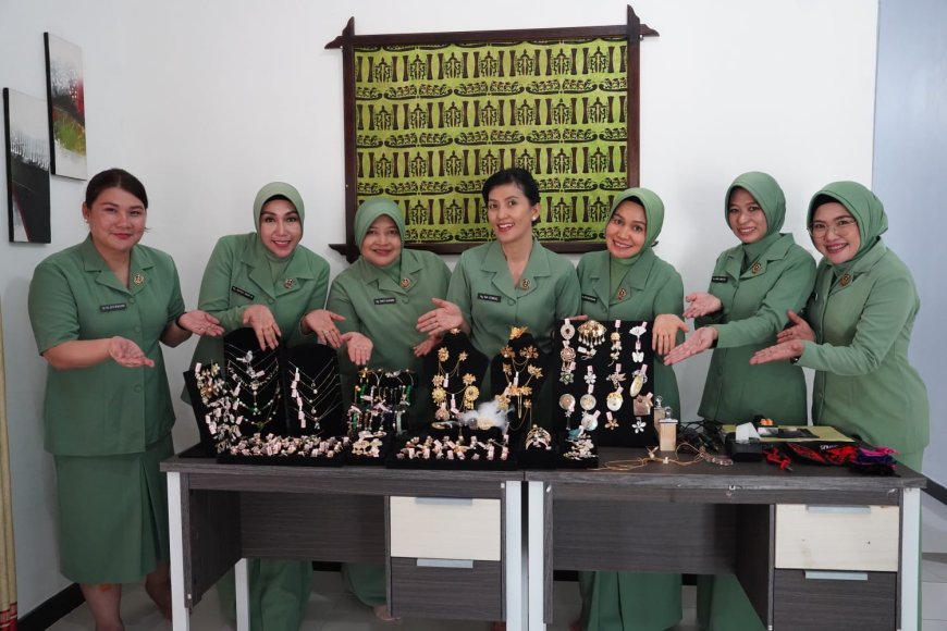 Aksesoris Mutiara Papua Siap Berpartisipasi di Persit Bisa 2