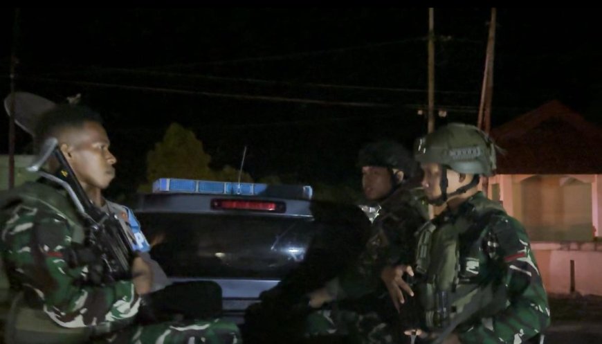 Sinergi Bela Rakyat: Yonif TP 860/NSK Bersama Polres Waropen Gelar Patroli Malam Hajar Titik Rawan