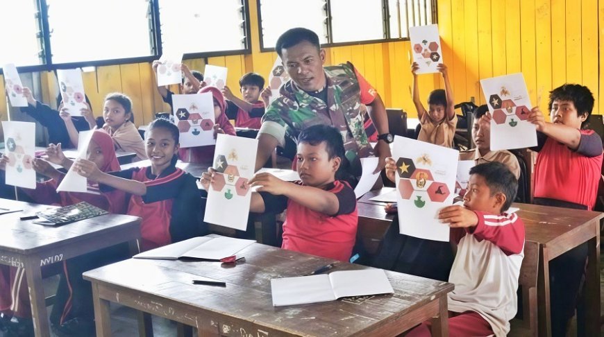 Babinsa Senggi Hadir di Sekolah, Perkuat Wawasan Kebangsaan dan Semangat Cinta Tanah Air