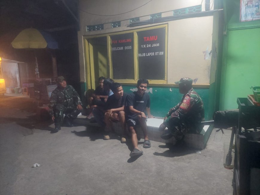Patroli di Pos Kamling Desa Merden