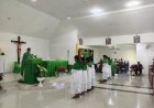Perkuat Iman dan Kebersamaan, Prajurit Yonif TP 860/NSK Beribadah Bersama Jemaat di Gereja Katolik St. Paulus Batu Zaman