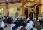 Shalat Jumat Bersama Warga, Prajurit Yonif TP 860/NSK Perkuat Ukhuwah dan Semangat Persatuan di Waropen