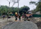 Gotong Royong TNI dan Warga Percepat Pembangunan Jembatan Gantung Garuda Kali Bebek