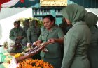 Ketua Persit KCK Daerah XXIV/Mandala Trikora Tinjau Stand Umkm Prajurit dan Persit KCK Kodim 1707/Merauke